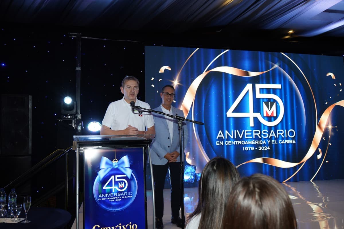 Menarini Centroamérica y el Caribe celebra 45 años de trayectoria con un homenaje a su Director General 2